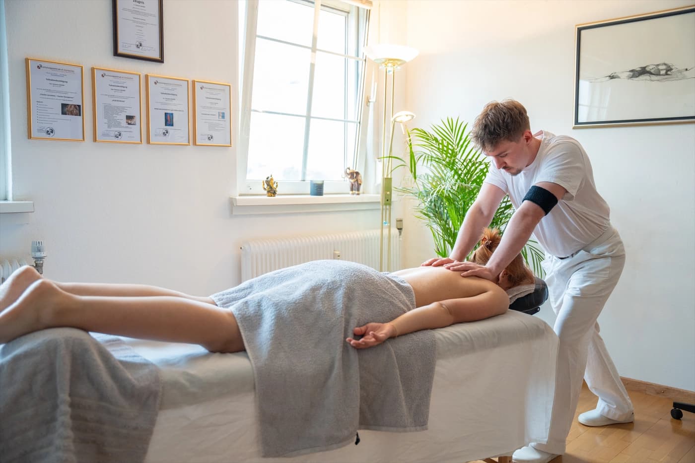 Massage-Behandlung in der Praxis Domenic Hacker, Wien 1080